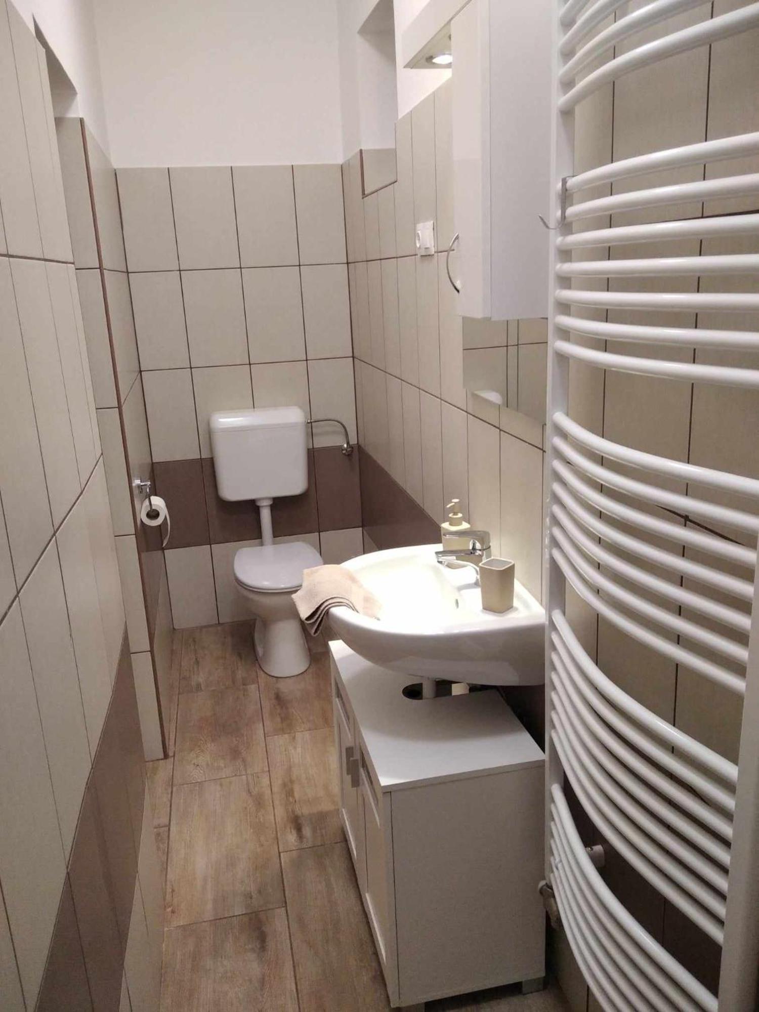 Esze Vendegszoba Tata Zewnętrze zdjęcie